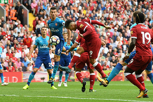 ليفربول يستضيف أرسنال لمواصلة الزحف نحو اللقب