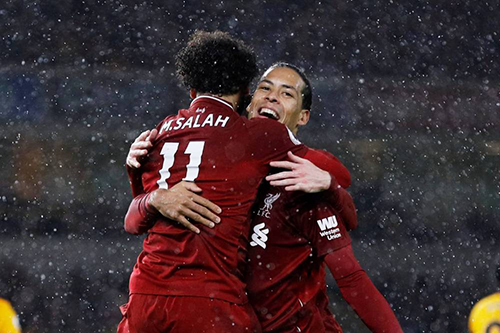 صلاح يقود ليفربول بصدارة الدوري الإنجليزي