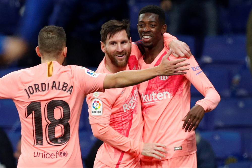 ميسي يقود برشلونة للتلاعب بإسبانيول في "الديربي" والانفراد بالصدارة