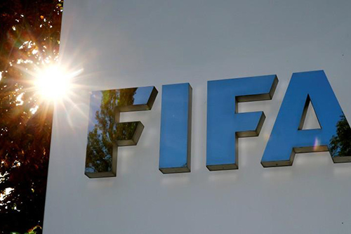 الفيفا يفرض قيودا على صفقات الانتقال