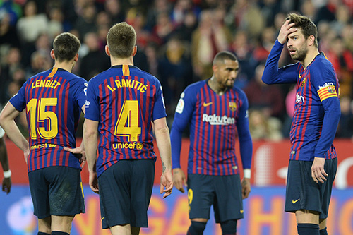 مهمة صعبة أمام إشبيلية.. برشلونة على أعتاب توديع كأس الملك