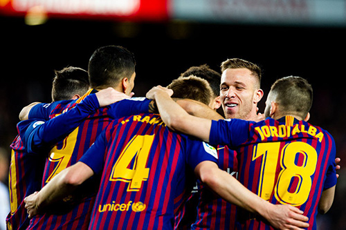 برشلونة يعاقب إشبيلية بسداسية ويصعد للمربع الذهبي لكأس ملك إسبانيا