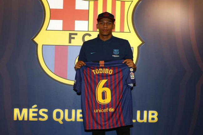 برشلونة يضم المدافع الفرنسي توديبو رسميا
