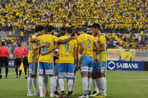 "الكاف" تعاقب الإسماعيلي بسبب شغب الجمهور
