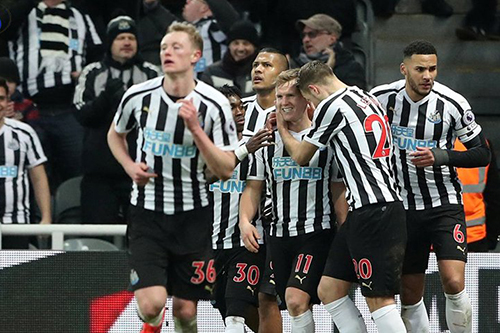 نيوكاسل يفوز على بيرنلي بثنائية نظيفة في الدوري