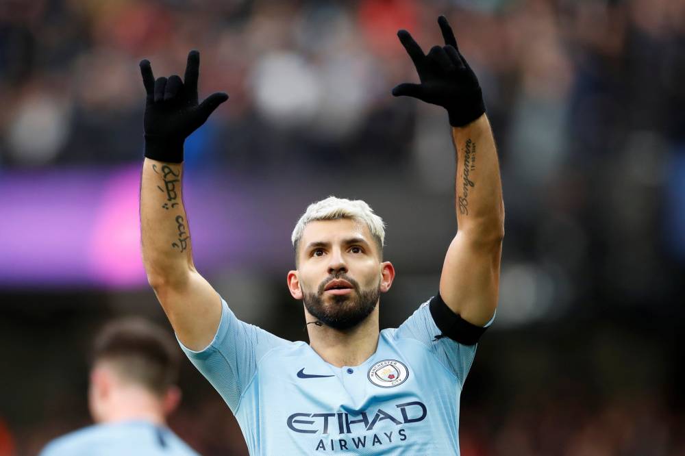 مانشستر سيتي "يقهر" تشيلسي بسداسية تاريخية ويتصدر الدوري الإنجليزي