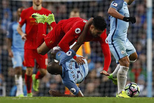 ليفربول وسيتي يستأنفان صراعهما الشرس على اللقب