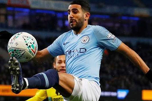 محرز يقود السيتي لصدارة الدوري الإنجليزي مؤقتا