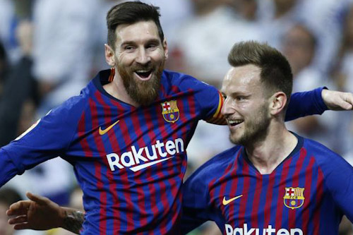 راكيتيتش يقود برشلونة لفوز صعب على الريال في الدوري الإسباني