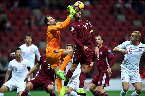 المنتخب البولندي ينتزع فوزا صعبا من لاتفيا