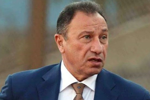 رئيس الأهلي يطالب لاعبيه بالفوز بالدوري المصري