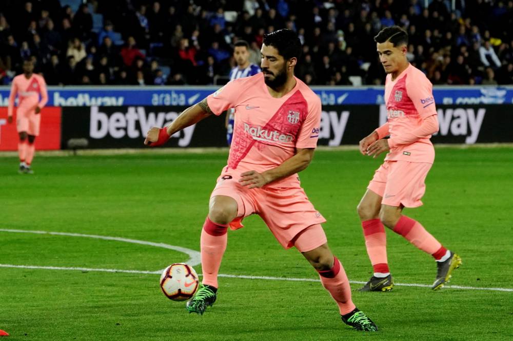 برشلونة يلامس لقب الليغا بثنائية أمام ألافيس دون ميسي