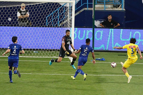 التعاون يوجه صفعة أخرى للهلال ويحرمه من الصدارة