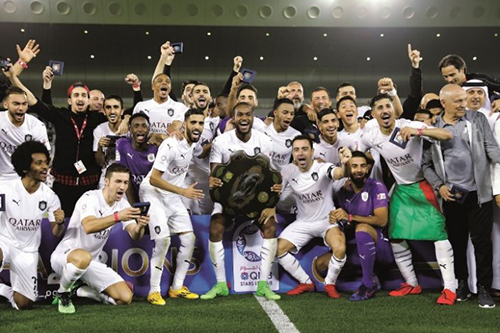 السد يحتفل بلقب الدوري القطري وهبوط الخريطيات
