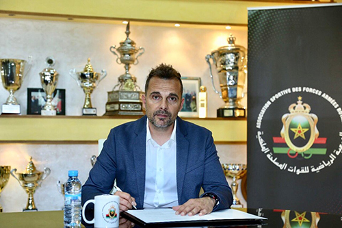 كارلوس ألوس يبدي سعادته بالتجديد مع الجيش