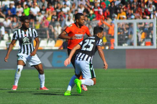 كأس "الكاف": لقب أول لنهضة بركان أو الزمالك