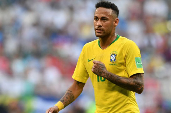 لاعبو المنتخب البرازيلي يدافعون عن نيمار