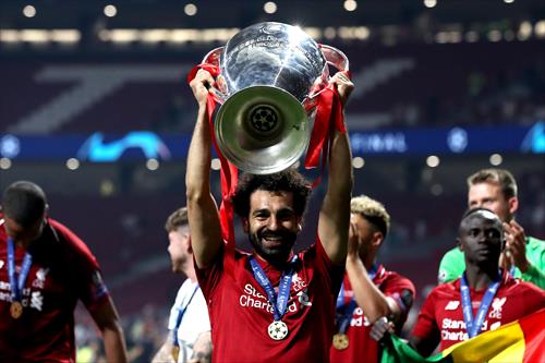 التتويج بأمم إفريقيا يعزز آمال صلاح في التتويج بجائزة الأفضل في العالم