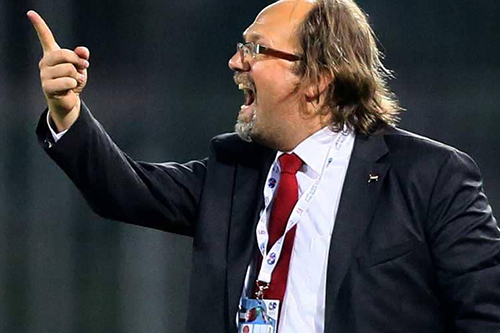 مدرب غامبيا: المنتخب المغربي يعاني من مشكل كبير وفخورون بالفوز عليه