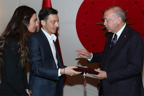 أوزيل يتزوج في اسطنبول وأردوغان شاهدا على الزواج
