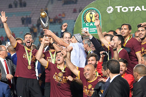 الكاف يطالب الترجي بإعادة الكأس والميداليات