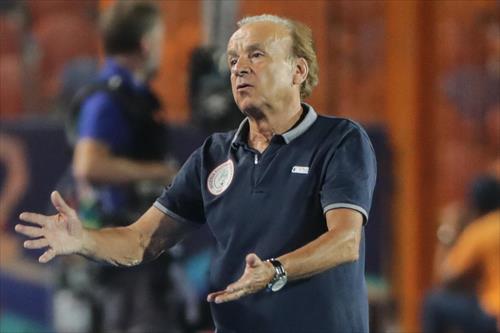 مدرب نيجيريا يكشف حجم إصابة هداف أمم إفريقيا