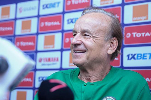 مدرب نيجيريا: شربنا من نفس كأس جنوب إفريقيا