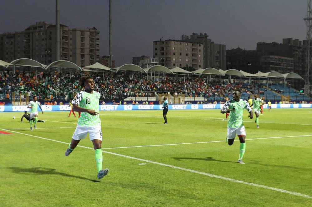 إيغالو يقود نيجيريا لقلب الطاولة على الكاميرون والتأهل لدور الثمانية بأمم إفريقيا