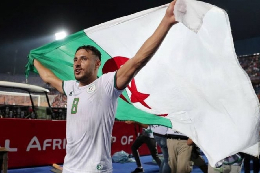 رسميا.. أهلي جدة يتعاقد مع نجم المنتخب الجزائري