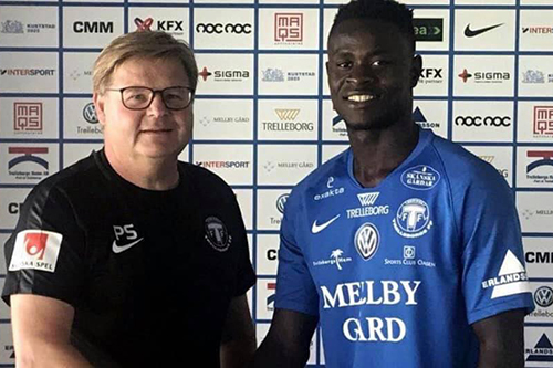 برودة الطقس تدفع لاعب سيراليوني إلى الهروب من السويد بعد أسبوع على انتقاله