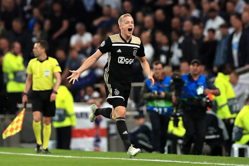 نجم أياكس يقر باهتمام ريال مدريد بالتعاقد معه