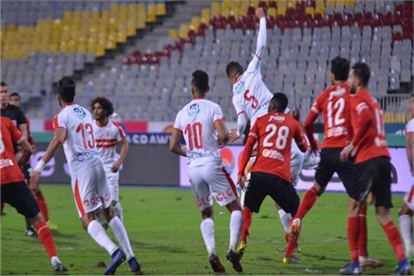 الأهلي يفلت من انتفاضة الزمالك ويتوج بطلا للسوبر