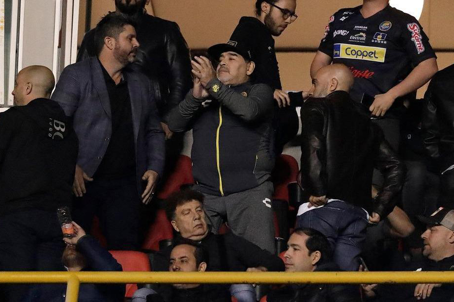 مارادونا قد يشرف على خيمناسيا لا بلاتا الأرجنتيني