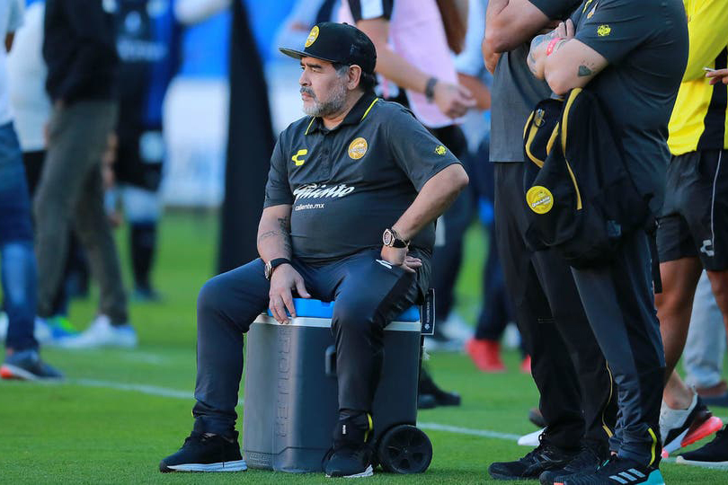 تولي مارادونا تدريب خيمناسيا دي لا بلاتا ينشر الفرح في الأرجنتين