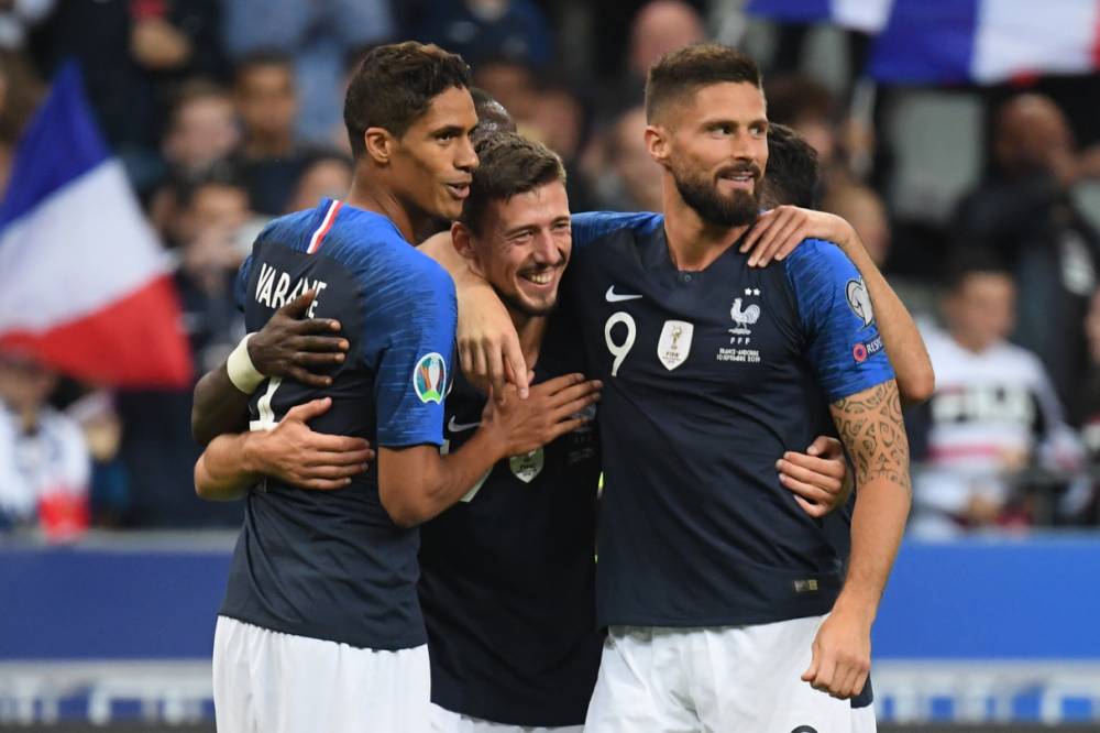 فرنسا وتركيا يتقدمان بثبات للتأهل إلى اليورو