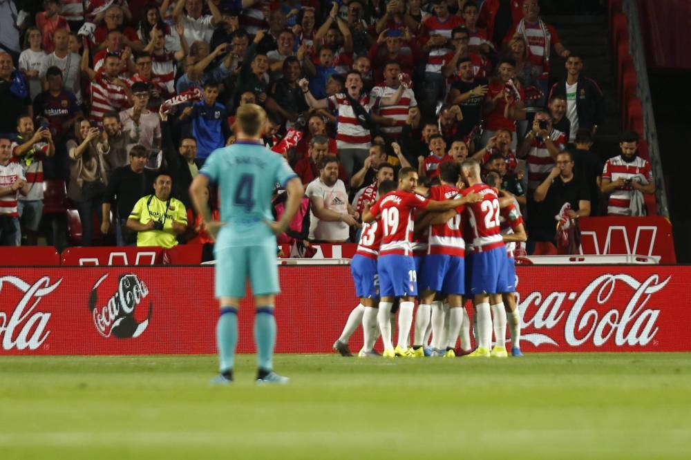 برشلونة يواصل الترنح ويخسر أمام غرناطة في الدوري الإسباني