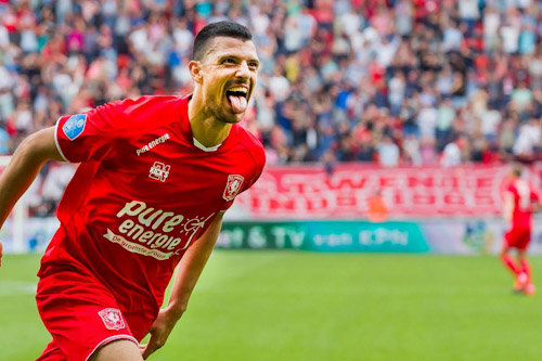 تفينتي انشخيدة يعتلي صدارة الدوري الهولندي