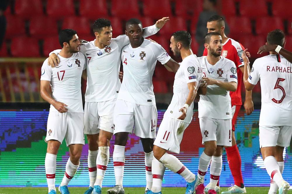 البرتغال تعبر صربيا برباعية في تصفيات اليورو