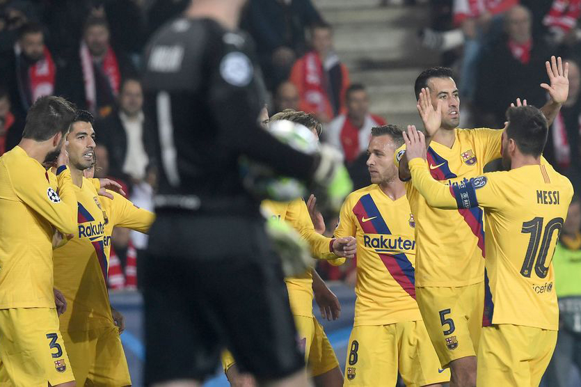 النيران الصديقة تقود برشلونة لفوز عسير على سلافيا براغ ودورتموند يسقط أمام أنتر