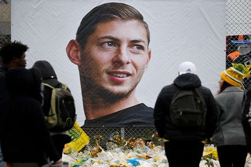 فيفا يلزم كارديف بدفع قيمة صفقة الراحل سالا
