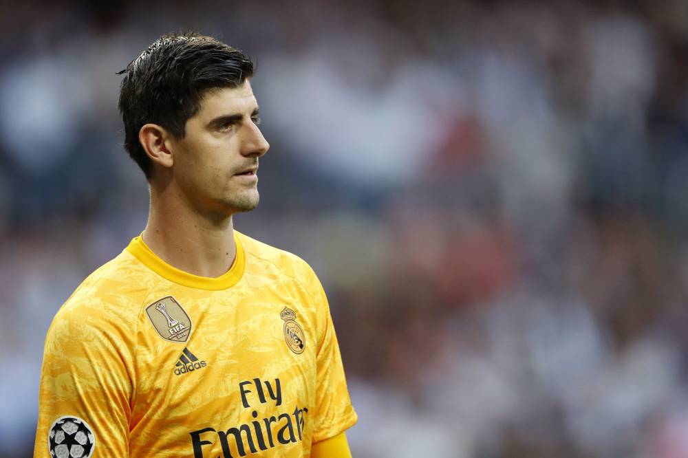 ريال مدريد يصدر بيانا للدفاع عن حارسه كورتوا