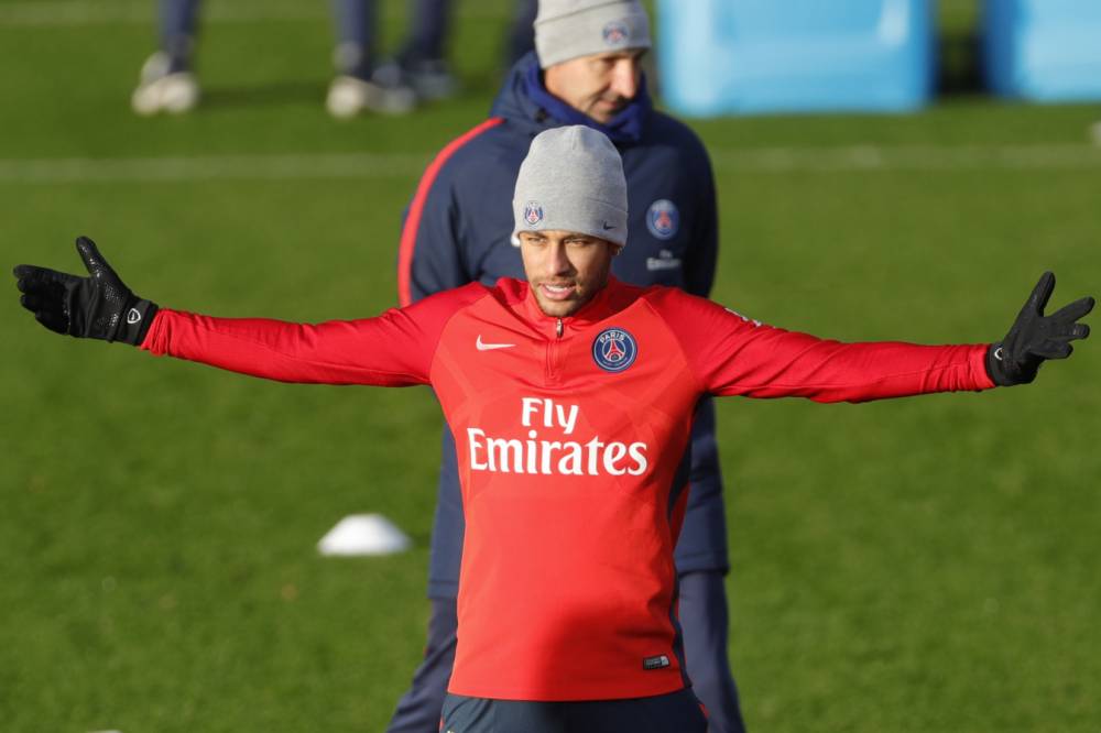 الإصابة تبعد نيمار مرة أخرى عن الملاعب أربعة أسابيع