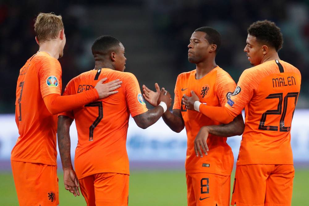 هولندا تفلت من كمين بيلاروس وتقترب من التأهل لليورو