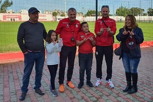 زوران ولاعبو الوداد يستقبلون الطفل محمد