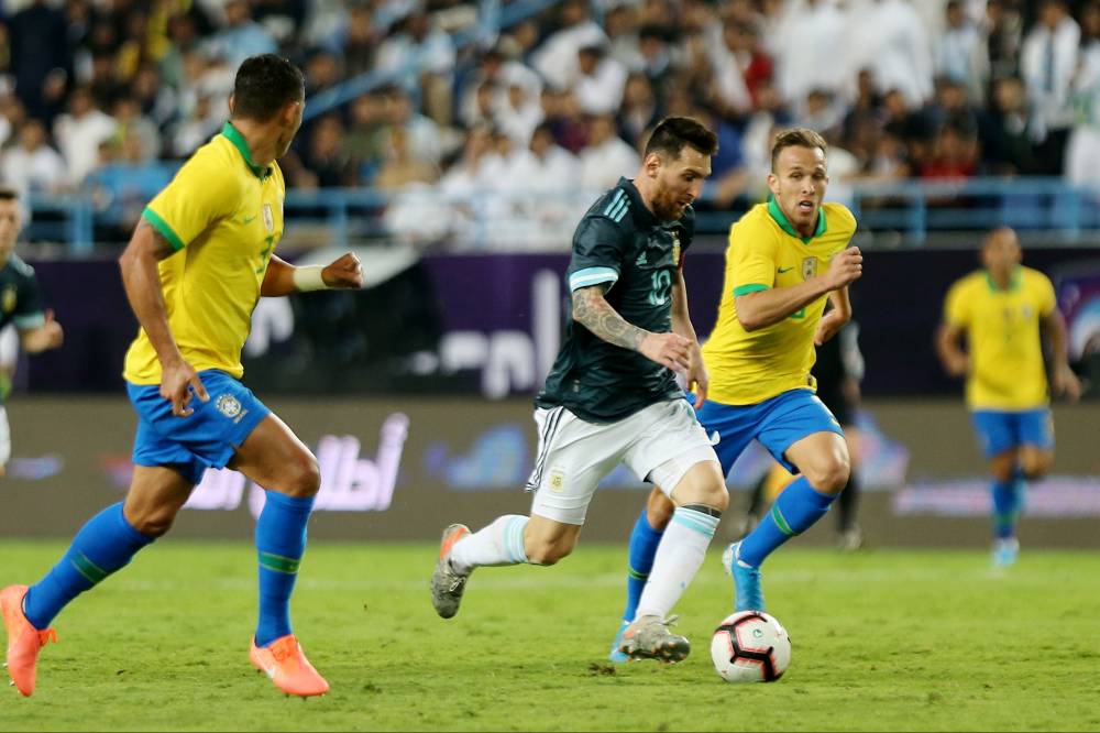ميسي يقود الأرجنتين للفوز على البرازيل وديا