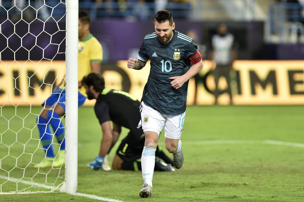 ميسي يتفوق على رودريغو في أول ظهور للمهاجم الصاعد مع البرازيل
