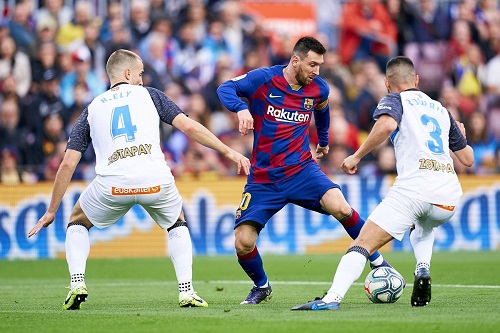 برشلونة ينفرد بالصدارة مؤقتا برباعية في شباك ألافيس