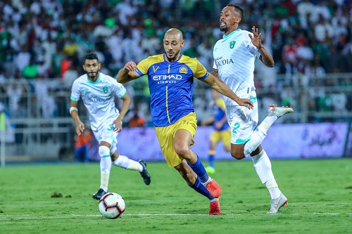 أمرابط يُكذب شائعات رحيله ويعود لتداريب النصر السعودي