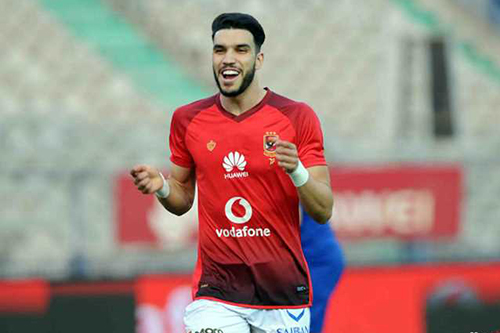 ‪أزارو يرفع سَقف مطالبه ويَضع الأهلي المصري في مَوقِف صَعب