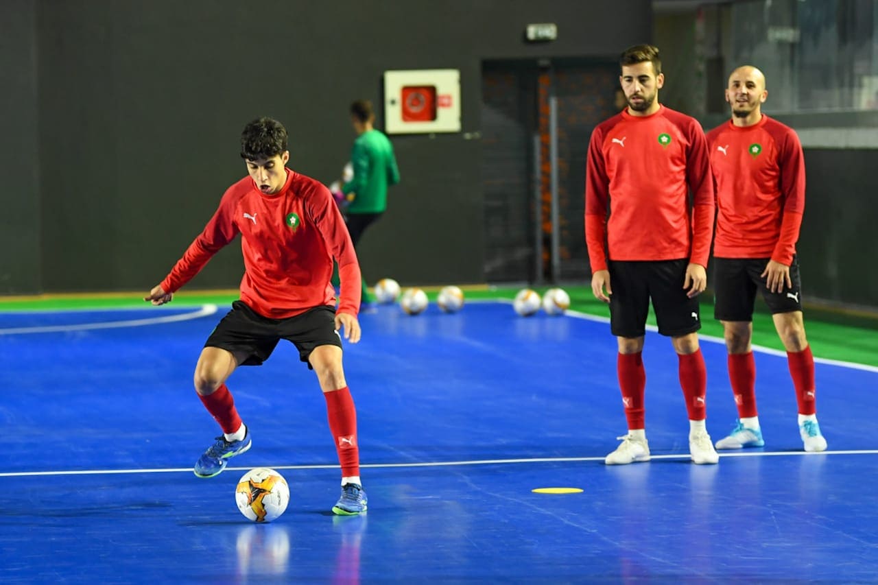 المنتخب المغربي للفوتصال يستقبل ضيوفه بالقاعة المغطاة الحزام بمدينة العيون